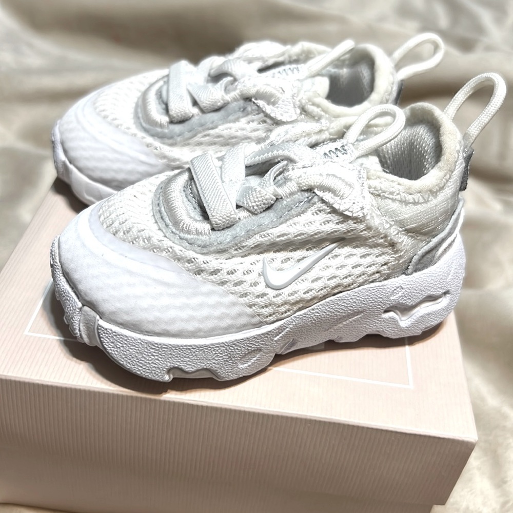 White nike baby shoes 2c